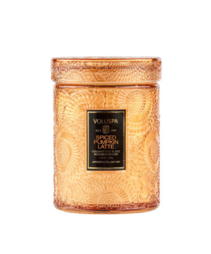 Voluspa aromātiskā svece Spiced Pumpkin trauciņā ar vāciņu