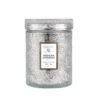 Voluspa aromātiskā svece Yashioka Gardena trauciņā ar vāciņu
