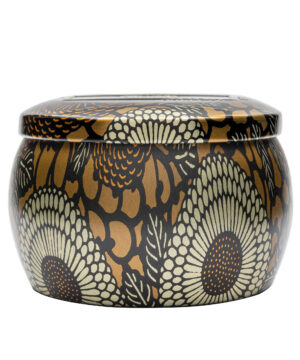 Voluspa aromātiskās sveces Baltic Amber metāla trauciņā mini