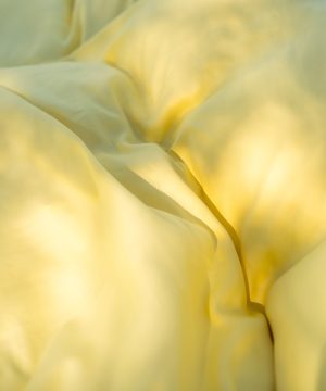 vienkrasaina-satina-gultas-vela-enjoy-yellow-dzeltena