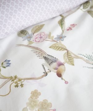 perkala-gultas-vela-bustani-white-ar-rakstu-balts-fons