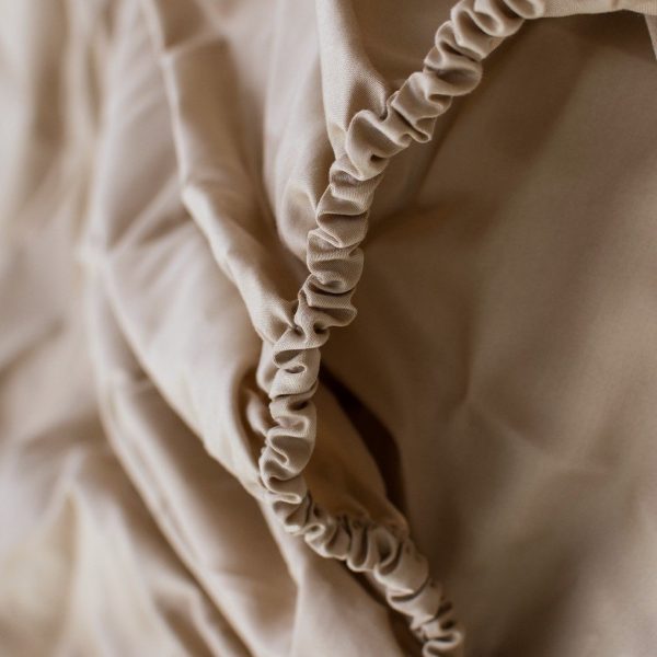 satina-palags-ar-gumiju-almond-gumija