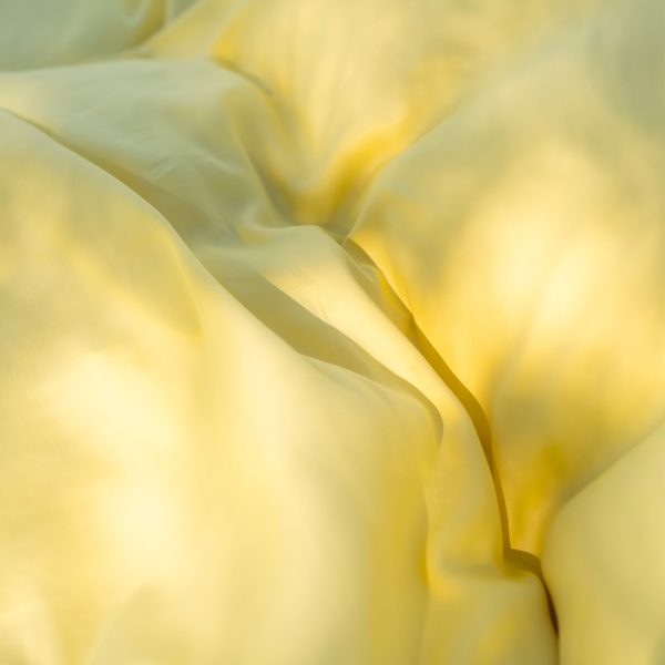 vienkrasaina-satina-gultas-vela-enjoy-yellow-dzeltena