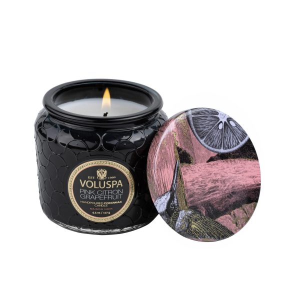 Voluspa aromātiskā svece Pink Citron Grapefruit ar vāciņu