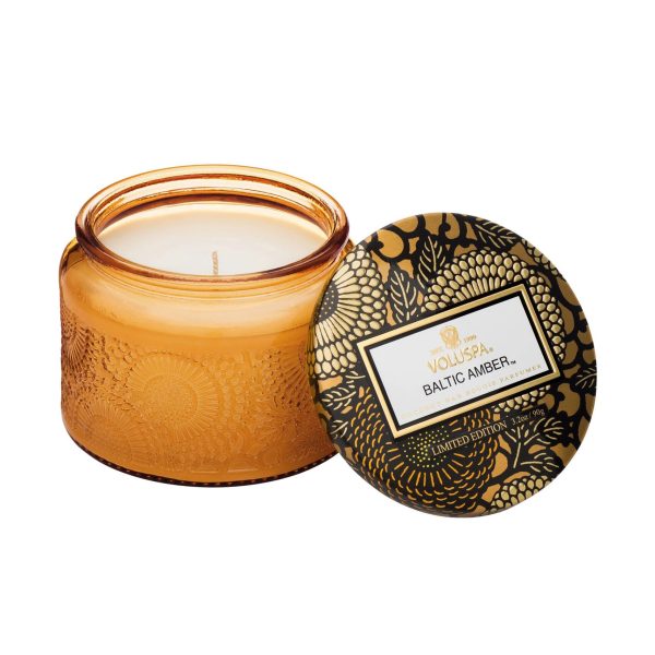 Voluspa aromātiskās sveces Baltic Amber stikla trauciņā