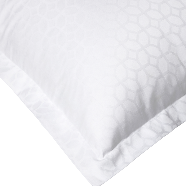 zakarda-satina-spilvendrana-white-sturis